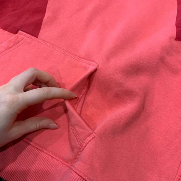 Like New Under Armour Crewneck Sweatshirt Coral Red Youth XL - Picture 2 of 6